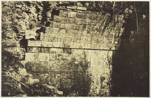 Palais Du Cirque in Chichen-Itza, Innenraum einer Halle von Désiré Charnay