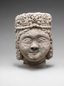 Kopf einer Figur mit Perlenkopfschmuck von Dynasty Seljuq