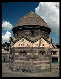 Achteckiges Mausoleum des Sultans Turbesi von Dynasty Seljuq