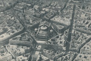 Zentrales architektonisches Merkmal von Paris, verbessert durch Weitsicht im Straßendesign, ca. 1935