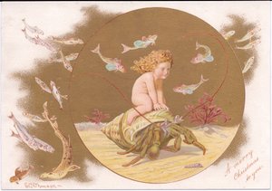 Eine viktorianische Weihnachtskarte von einem Einsiedlerkrebs in einer Muschel, der von einem Wasserbaby geritten wird, umgeben von einem Fischschwarm, von Gertrude Thompson, ca. 1895 von E. Gertrude Thompson