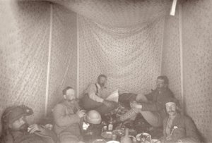 Mitglieder der Arabah-Expedition in ihrem Zelt, 1883