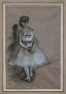 Stehende Tänzerin, Hände hinter dem Rücken verschränkt von Edgar Degas