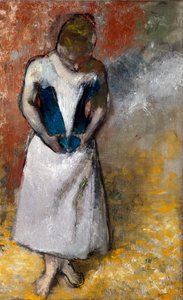 Frau von vorne, die ihr Korsett schließt von Edgar Degas
