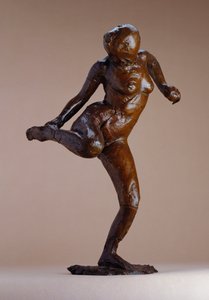 Akt, der auf die Sohle ihres rechten Fußes schaut von Edgar Degas