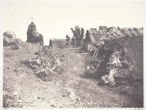 Chaumieres in der Auvergne, mit einem Kalvarienberg