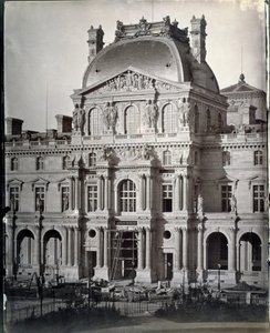 Werke aus dem Denon-Pavillon im Louvre-Museum