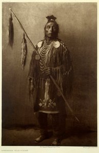 Amerikanische Indianer: Porträt eines Apsaroke Kriegers von Edward Sheriff Curtis