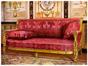 Vergoldetes geschnitztes Sofa, bezogen mit Rosenbrokat aus Lyon, 1911-1912 von Edwin Foley