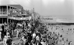 Atlantikstadt Küste im Sommer mit Promenade von Edwin L. Wisherd
