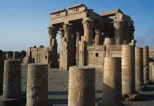 Ansicht des römischen und ptolemäischen Doppeltempels von Sobek und Haroeris am Nil von Egyptian