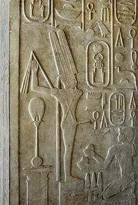 Ägyptische Antike: Hieroglyphe, die den ithyphallischen Gott Min darstellt, weiße Kapelle des Pharaos Sesostris I (1962-1928 v. Chr.) 12. Dynastie, Heiligtum zu Ehren des Gottes Amun. Freilichtmuseum des Tempels von Karnak Ägypten