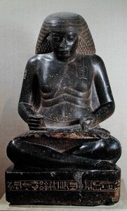 Amenhotep, Sohn des Hapu, im Schneidersitz, aus dem Tempel von Amun, Karnak, ca. 1391-53 v. Chr.