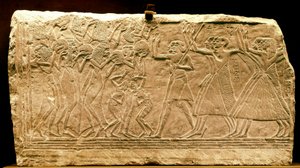 Altes Ägypten: Flachrelief, das eine Prozession mit Tänzerin darstellt. Neues Reich. Herrschaft von Ramses II. 14. Jahrhundert v. Chr. Kairo Museum. Ägypten
