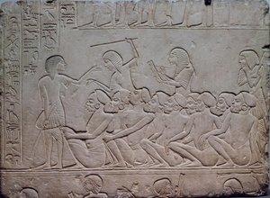 Schwarze Gefangene umgeben von bewaffneten Wachen, Relief aus dem Memphitischen Grab von Horemheb in Saqqara, ägyptische Zivilisation, Neues Reich, Dynastie XVIII von Egyptian 18th Dynasty