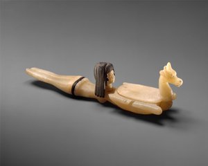 Kosmetik-Löffel in Form einer schwimmenden Frau, die eine Schale hält, ca. 1390–1352 v. Chr. von Egyptian 18th Dynasty