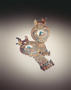 Ohrringe mit hybriden Vögeln mit Flügeln von Falken und Köpfen von Enten, aus dem Grab von Tutanchamun (ca. 1370-1352 v. Chr.) Neues Reich von Egyptian 18th Dynasty