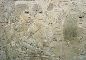 Ägyptische Antiquität: Basrelief, das die Gäste eines Begräbnisbanketts darstellt - Grab des Wesirs Ramose (18. Dynastie) - Luxor, Theben, Grab der Adligen, Ägypten - Ägyptische Zivilisation: Basrelief, das die Gäste eines Begräbnisbanketts darstellt, aus 