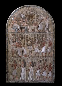 Ägyptische Antike: Stele des Paares Maia, die Verstorbenen bringen den Göttern Geschenke dar. 18. Dynastie. Aus der Kapelle von Maia, Deir el-Medineh, Neues Reich. Turin, Ägyptisches Museum von Egyptian 18th Dynasty