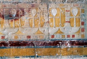 Fries mit Wunsch-Hieroglyphen, Totentempel der Hatschepsut, Deir el-Bahari, Thebanische Nekropole von Egyptian 18th Dynasty