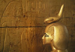 Statue von Selkis oder Serket, die die Kiste der Kanopenkrüge schützt, Schatzkammer von Tutanchamun von Egyptian 18th Dynasty