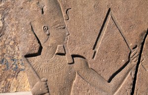 Block mit Reliefs und Inschriften von Ramses II., Großer Tempel des Amun, Tanis, Ägypten, ägyptische Zivilisation, Neues Reich, Dynastie XIX
