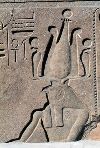 Block mit Reliefs und Inschriften von Ramses II, Großer Tempel des Amun, Tanis, Ägypten, Neues Reich, Dynastie XIX