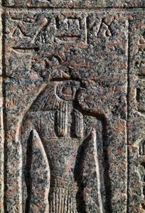 Darstellung von Horus, Inschrift und Relief von Horus und Thoth, Sarkophag von Amenhotep, Memphis, Ägypten, Neues Reich, Dynastie XIX