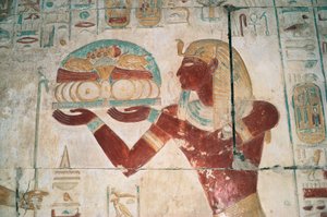 Ägypten, Abydos, Tempel des Pharao Sethos I., Osiris-Kapelle, bemaltes Relief, das einen Opferträger darstellt von Egyptian 19th Dynasty
