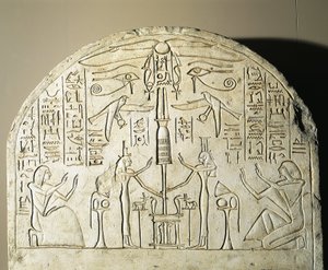 Kalksteinstele von Perinefer, mit Isis und Neftis, die ein Fetisch verehren, das Osiris darstellt, aus Abydos, Regierungszeit von Ramses II. von Egyptian 19th Dynasty