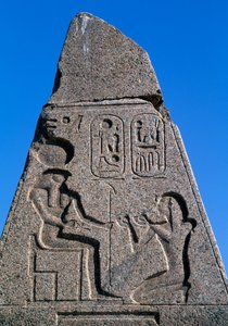 Obelisk mit Reliefs und Inschriften von Ramses II, Großer Tempel des Amun, Tanis, Ägypten, Ägyptische Zivilisation, Neues Reich, Dynastie XIX