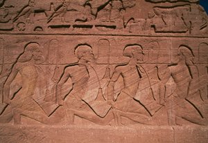 Gefangene des Nordens, Basrelief am Sockel der Giganten des Großen Tempels von Ramses II., Abu Simbel (UNESCO-Welterbeliste)