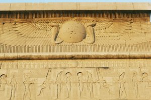 Relief, Südliches Ptolemäisches Portal, Tempel des Amun, Karnak-Tempelkomplex (Unesco-Welterbeliste) von Egyptian 19th Dynasty