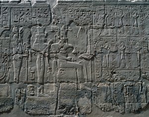 Szenen von Opfergaben an Götter, Relief, Innenwände der großen Hypostylhalle, Karnak-Tempelkomplex von Egyptian 19th Dynasty