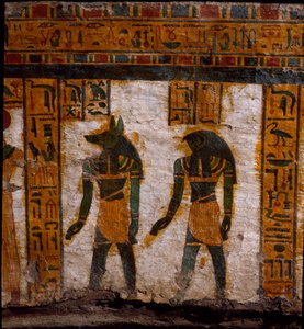Ägyptische Antike: die Grabgenien Douamoutef und Kebehsenouf (oder Qebehsenouf). Dekoration des anthropoiden Sarkophags des Schreibers Butehamon, 21. Dynastie (1085-935 v. Chr.). Museum von Ägypten in Turin (Torino, Museo Egizio) von Egyptian 21st Dynasty