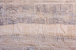 Reliefs am Philae-Tempel, Assuan, Ägypten von Egyptian 30th Dynasty
