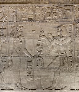 Reliefs im inneren Heiligtum, Philae-Tempel, Assuan, Ägypten von Egyptian 30th Dynasty