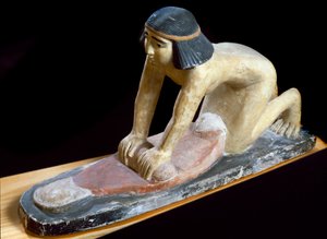 Ägyptische Antike: „Ägypter, der Getreide zerkleinert, um Brot zu machen“ Figur. 5. Dynastie. 2400 v. Chr. Florenz, Museo Archeologico