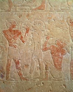 Relief, das zwei Bildhauer zeigt, die eine Statue schnitzen, aus der Mastaba von Kaemrehu, Saqqara, Altes Reich, ca. 2325 v. Chr.