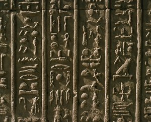 Flachrelief mit Hieroglyphen, 51-30 v. Chr. von Egyptian Egyptian