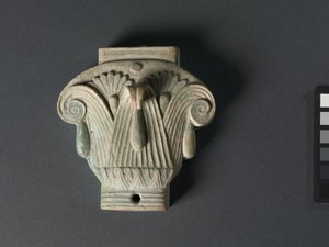 Schachtel (Pyxis) in Form eines zusammengesetzten Kapitells, 305-30 v. Chr. von Egyptian Ptolemaic Period