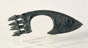 Axtklinge mit Darstellung eines Bogenschützen, möglicherweise aus Lorestan, Iran, spätes 2. oder frühes 1. Jahrtausend v. Chr. von Elamite