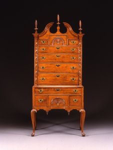 Hawley-Clarke-Lyman Familie Queen Anne geschnitzte hohe Kommode, Hadley oder Springfield, Massachusetts, ca. 1750-70