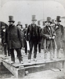 (L bis R) John Scott Russell, Henry Wakefield, Isambard Kingdom Brunel und Lord Derby beim Stapellauf der SS Great Eastern von English Photographer