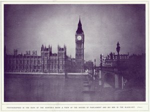 Ein Blick auf das Parlament und Big Ben im Licht des Jägermondes während des Blackouts, aus The Illustrated War News, veröffentlicht am 8. November 1939 von English Photographer