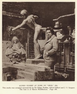 Alfred Gilbert, englischer Bildhauer, bei der Arbeit an Eros von English Photographer