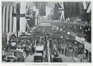 Auf einer Automobilausstellung (Agricultural Hall)