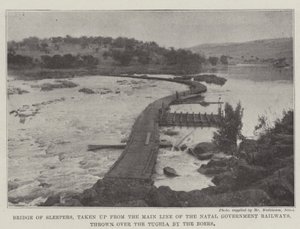 Schlafbrücke, von der Hauptstrecke der Natal Government Railways aufgenommen, von den Buren über den Tugela geworfen von English Photographer