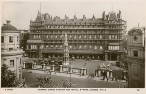 Charing Cross Station und Hotel, Strand, London von English Photographer