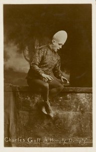 Charles Goff als Humpty Dumpty von English Photographer